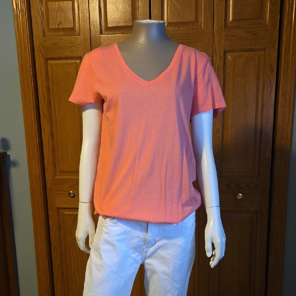 GAP Tops - GAP Coral V-Neck Short Sleeve Tee